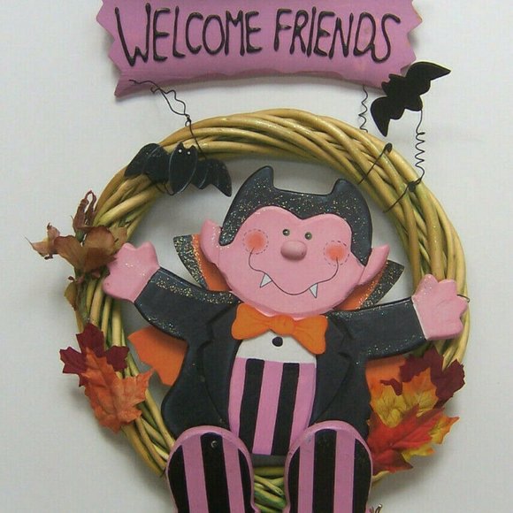 HALLOWEEN Dracula Welcome Friends Wreath - Picture 2 of 4